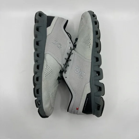 On Running Athletic Shoes in Gray and Dark Green Used - Picture 11 of 11